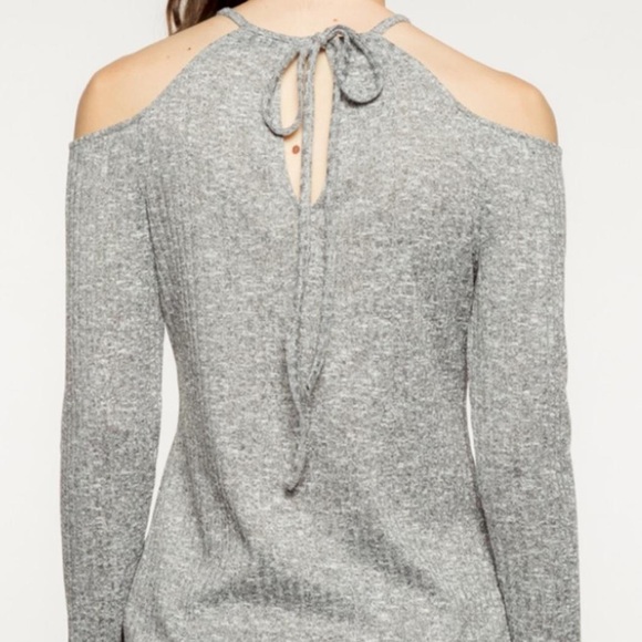 Everly Long Sleeve Cold Shoulder Gray Top Size Small - Picture 4 of 6